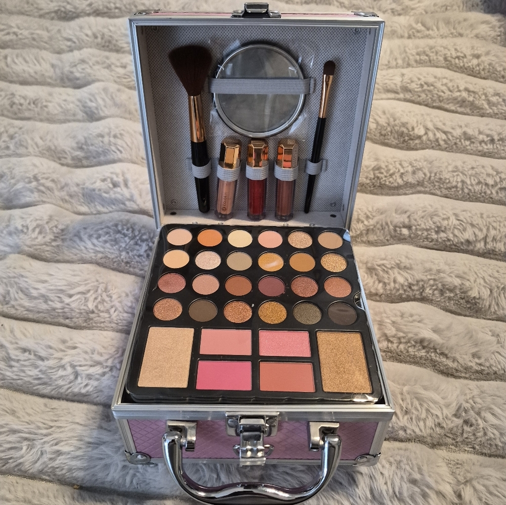 Color NYTH BEGINNER Make Up Kit  Palette Set with Brushes & Lip Gloss For Teens